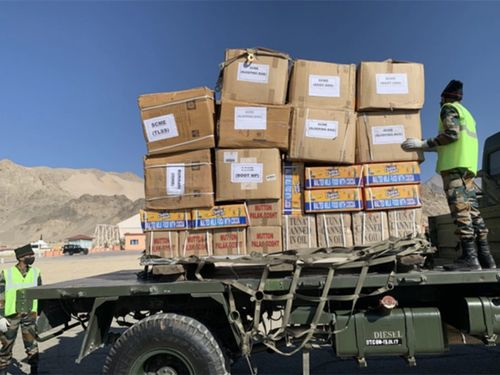 印度增兵高原地區(qū),美國 送來 1.1萬件防寒服,印軍 味大了點(diǎn)