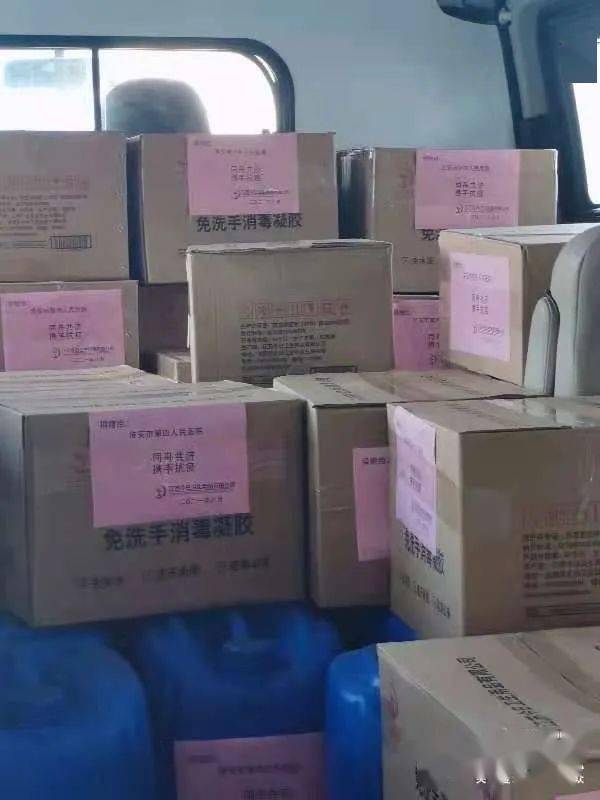 真情呵護 今日送達 一批由 江蘇今日衛(wèi)生用品公司 捐贈的愛心物資將運至淮安